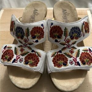 Alegria Linn Womens Sandals Shoes White Floral Embroidered Size 37 US 7/7.6